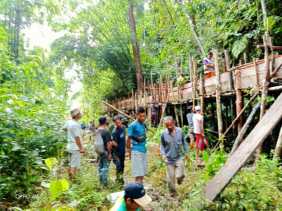 Masyarakat Dusun Lubuk Ulek Gotong Royong Perbaiki PLTA