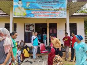 Warga Tanjung Beringin Terima Ribuan Polibek dan Bibit Sayur dari Desa