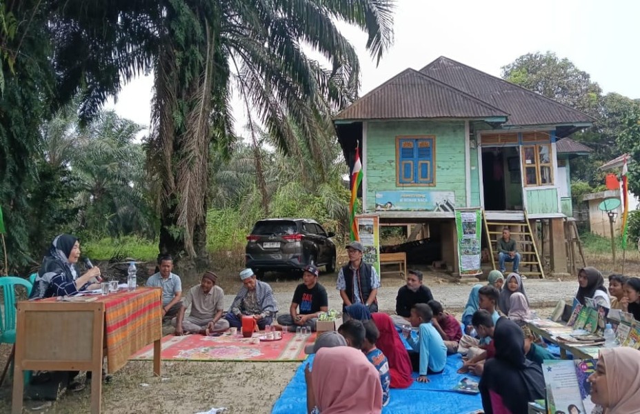 Kunjungi Rumah Baca Datuk Sati Diraja Pelalawan, Sastrawan Singapura Berbagi Proses Kreatif Kepenulisan