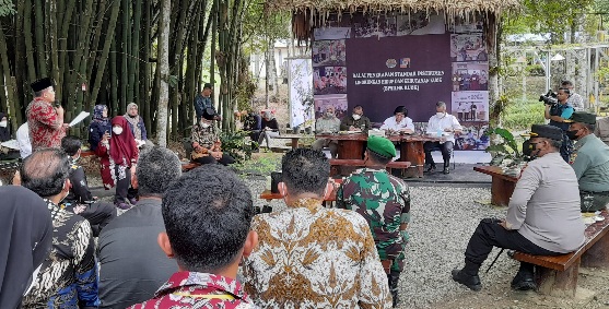 Kunker ke Kampar, Menteri LHK Dukung UMKM Petani Hutan