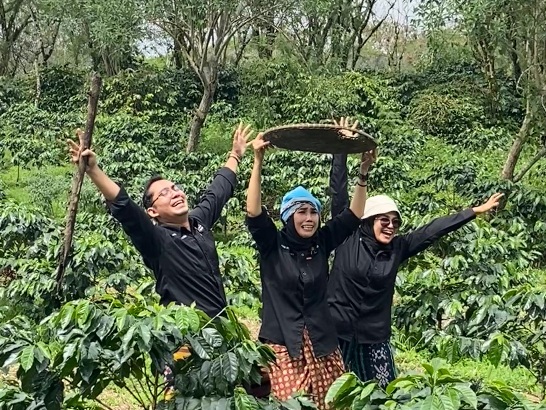 Desember Kopi Alirkan Airmata Rindu dari Kebun Kopi Hingga Bur Telege