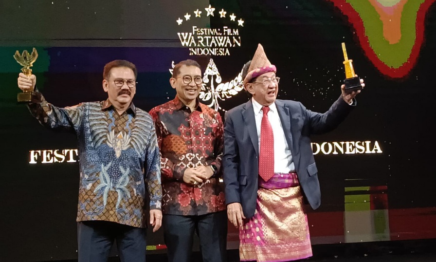 Ilham Bintang dan Anwar Fuady Raih Lifetime Achievement Award FFWI 2024