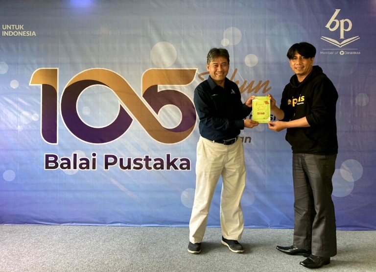Balai Pustaka Terbitkan Novel Rumah di Tengah Sawah Karya Penulis Padang Panjang