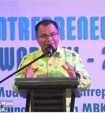 Unilak Beri Beasiswa Bagi Anak-Anak Talang Mamak