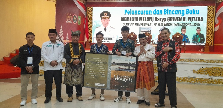 Buku Memeluk Melayu Karya Griven H Putera Diluncurkan