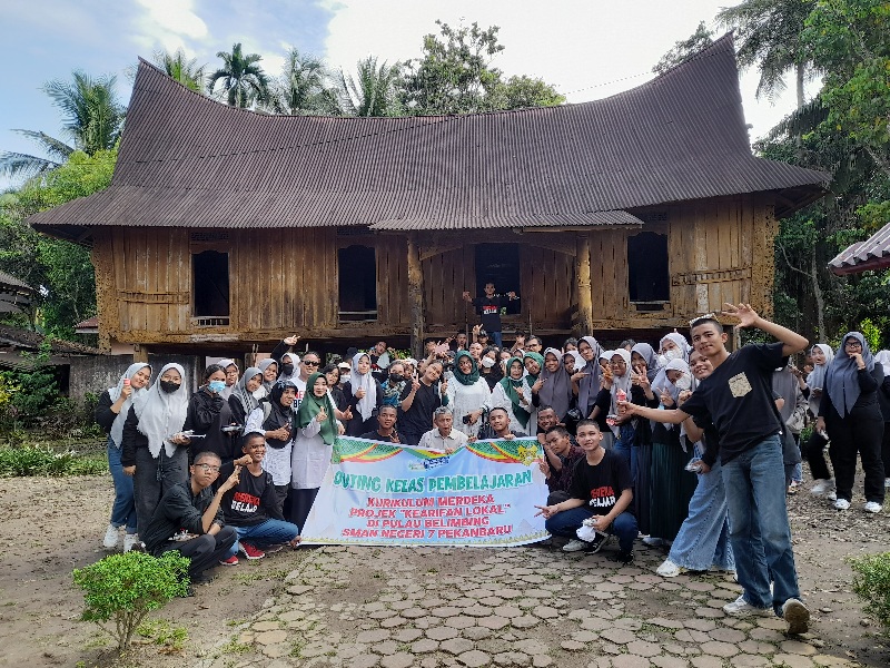 Ratusan Siswa dan Guru SMAN 7 Pekanbaru Jelajahi Budaya Pulau Belimbing