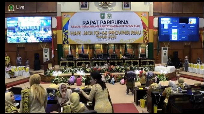 Dihentikan Saat Nampil di Ruang Sidang DPRD Riau, Seniman Kutuk Sikap Arogan Panitia