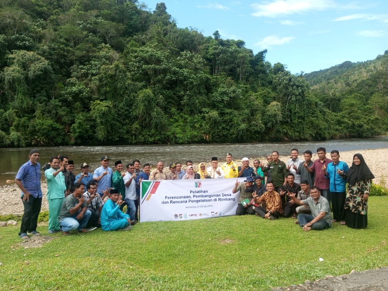 Bersama Pemkab Kampar, Konsorsium KERABAT Gelar Pelatihan di Rimbang Baling