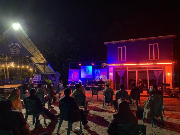 Pesta Puisi dan Asam Pedas Kak Pepy di Kampung Seni Teluk Sekatap