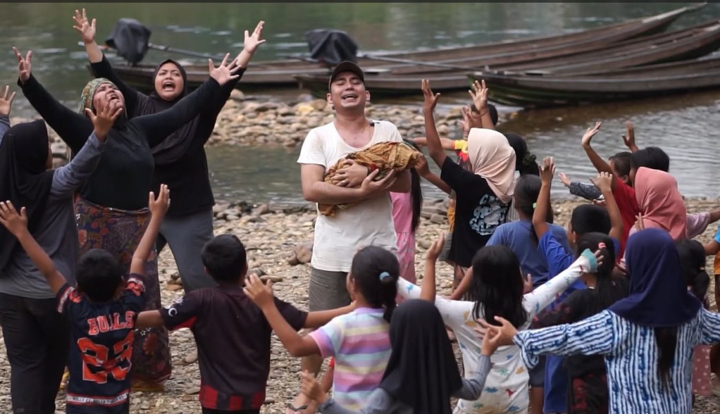 Amakku Subayang, Subayang Amakku: Teater di Tepian Sungai, Mengingat Turun Mandi dan Luka Subayang